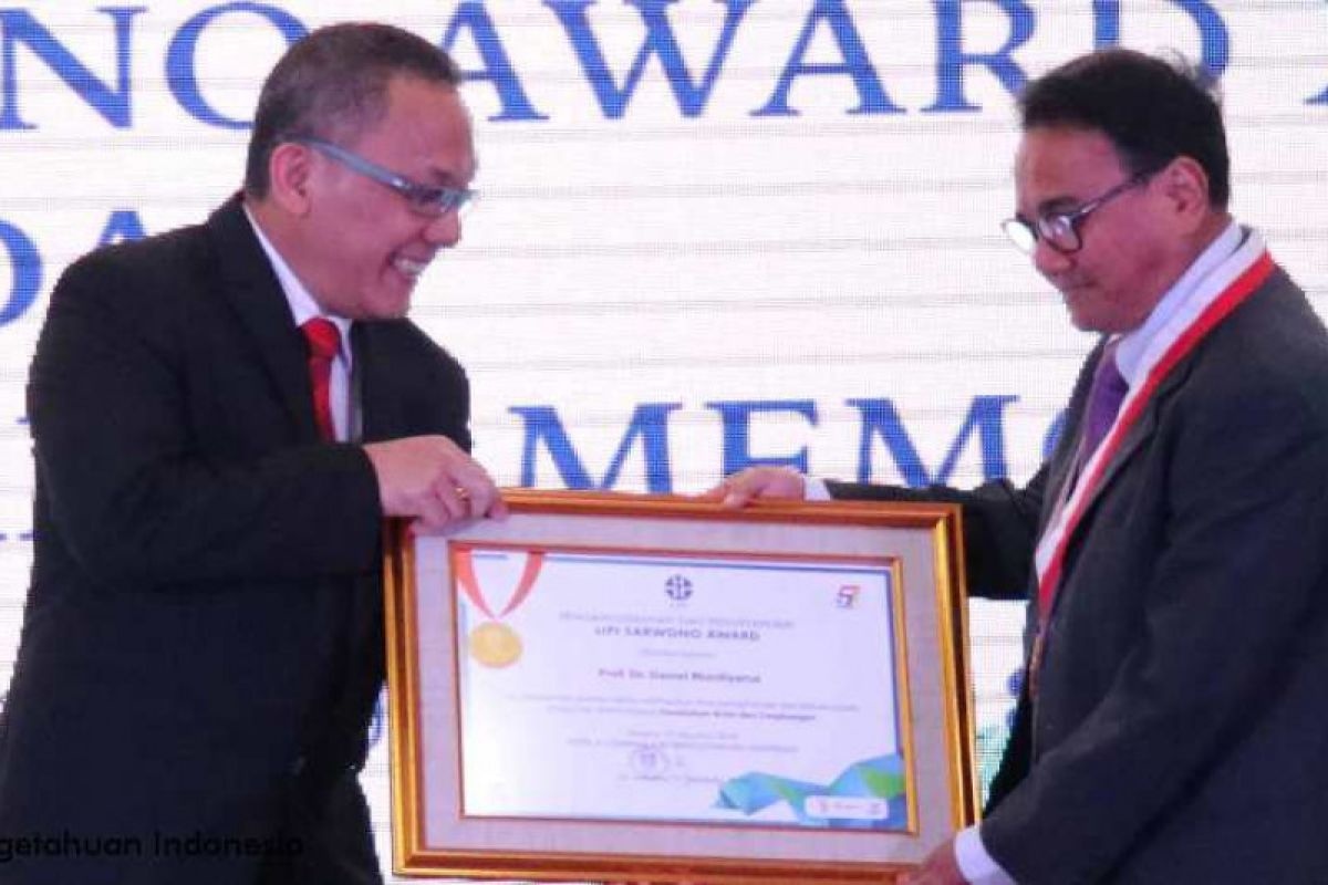 Guru Besar IPB raih penghargaan LIPI Sarwono Award XVII