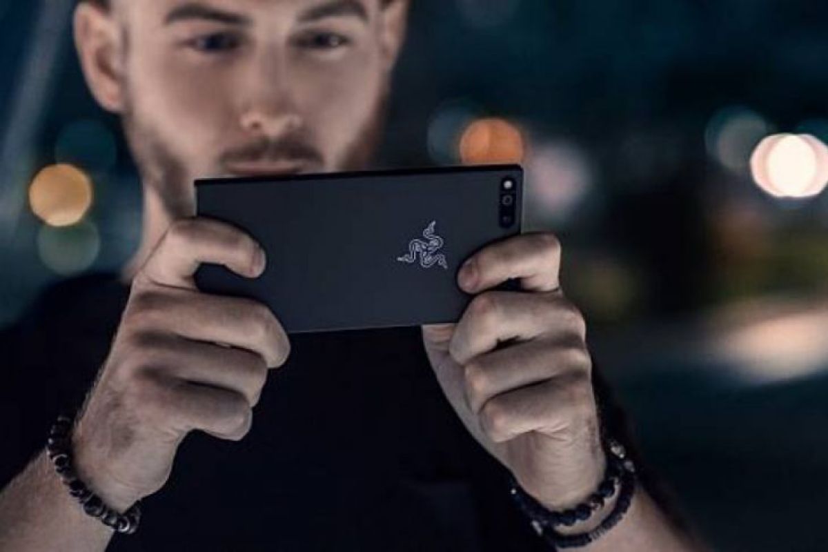 Razer kembangkan Razer Phone 2