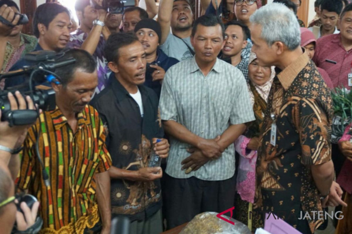 Pertama ngantor, Ganjar temui petani dan nelayan