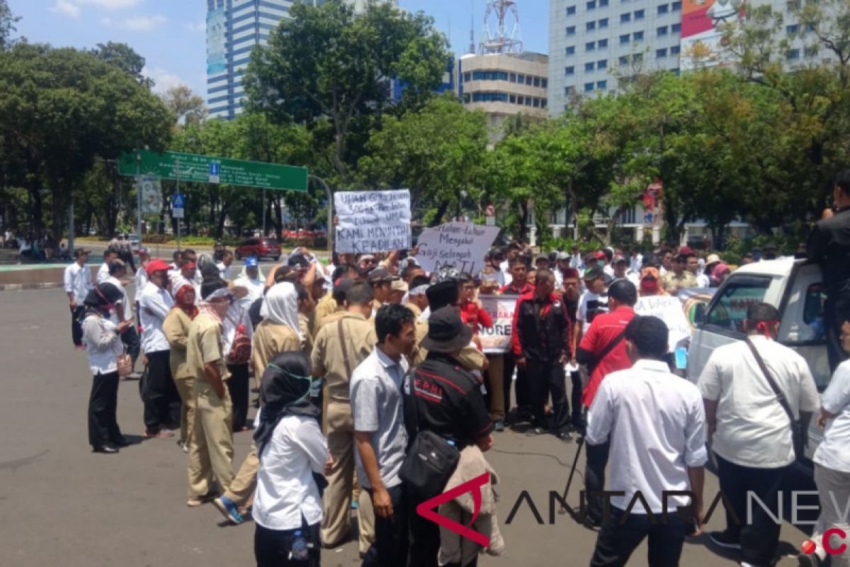 Tenaga Honorer Unjuk Rasa Tolak Penerimaan CPNS 2018