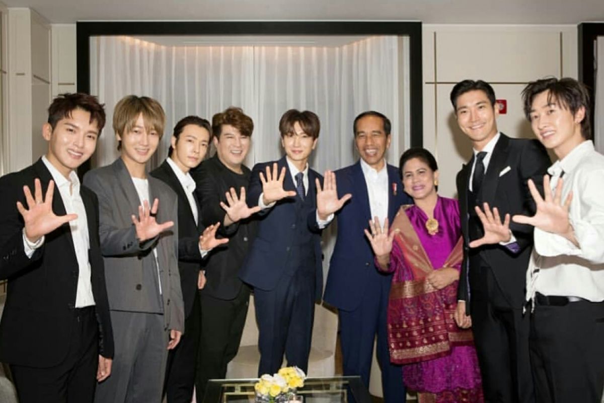 Super Junior unggah foto bareng Jokowi