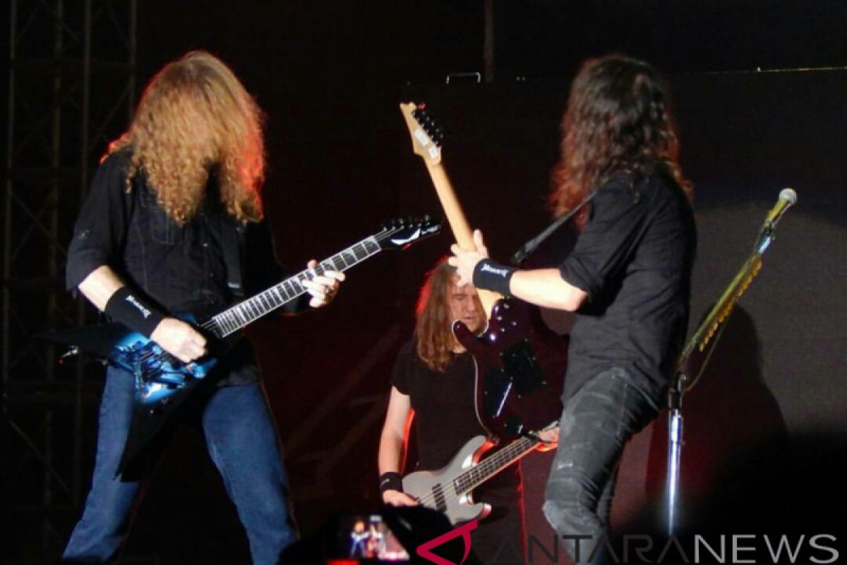 Gitar bertanda tangan Megadeth koleksi Anas Alimi dilelang bantu penanggulangan corona