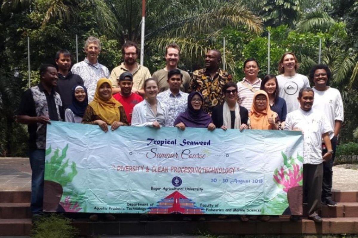 Mahasiswa dan peneliti asing antusias ikuti Tropical Seaweed Summer Course di IPB