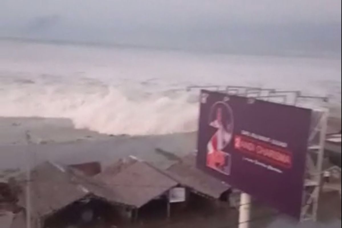 BMKG benarkan terjadi tsunami setinggi 1,5 meter di Palu