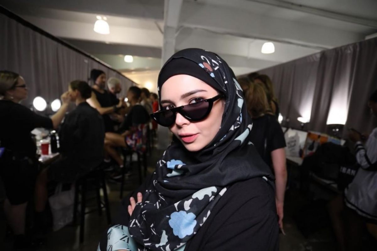 Vivi Zubedi unjuk karya lagi di New York Fashion Week 2018