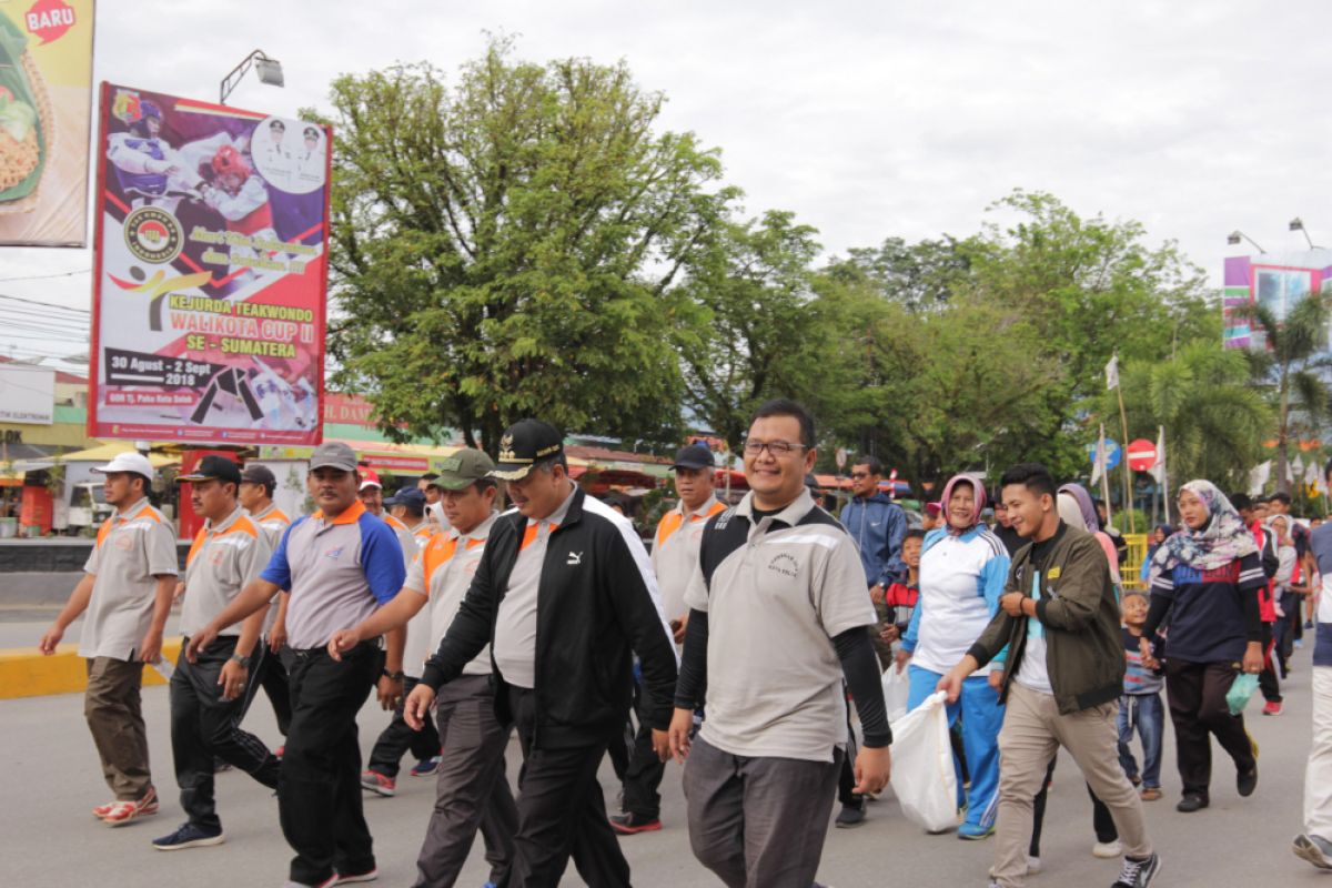 Pemkot Solok peringati Haornas dengan jalan sehat bersama