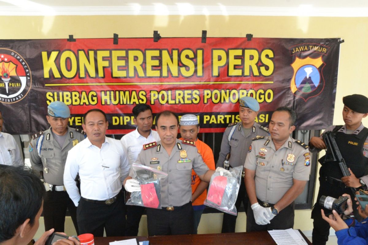 Polres Ponorogo Ungkap Dugaan Anak Bunuh Ayahnya