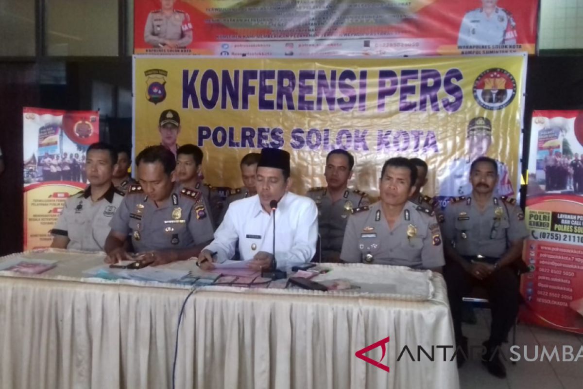 Polisi tangkap kepala SMKN 2 Solok, pungut iuran Rp911,3 juta (Video)