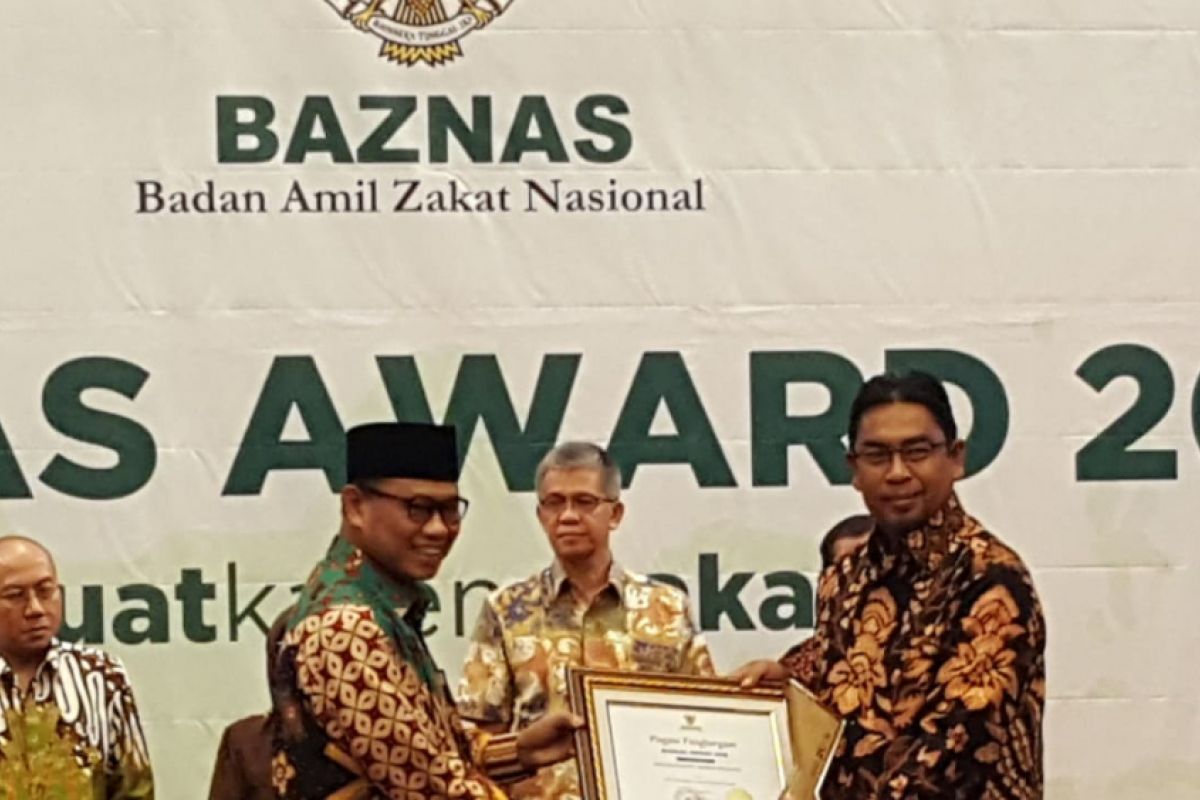 Unit pengumpulan zakat Semen Padang raih penghargaan terbaik Baznas