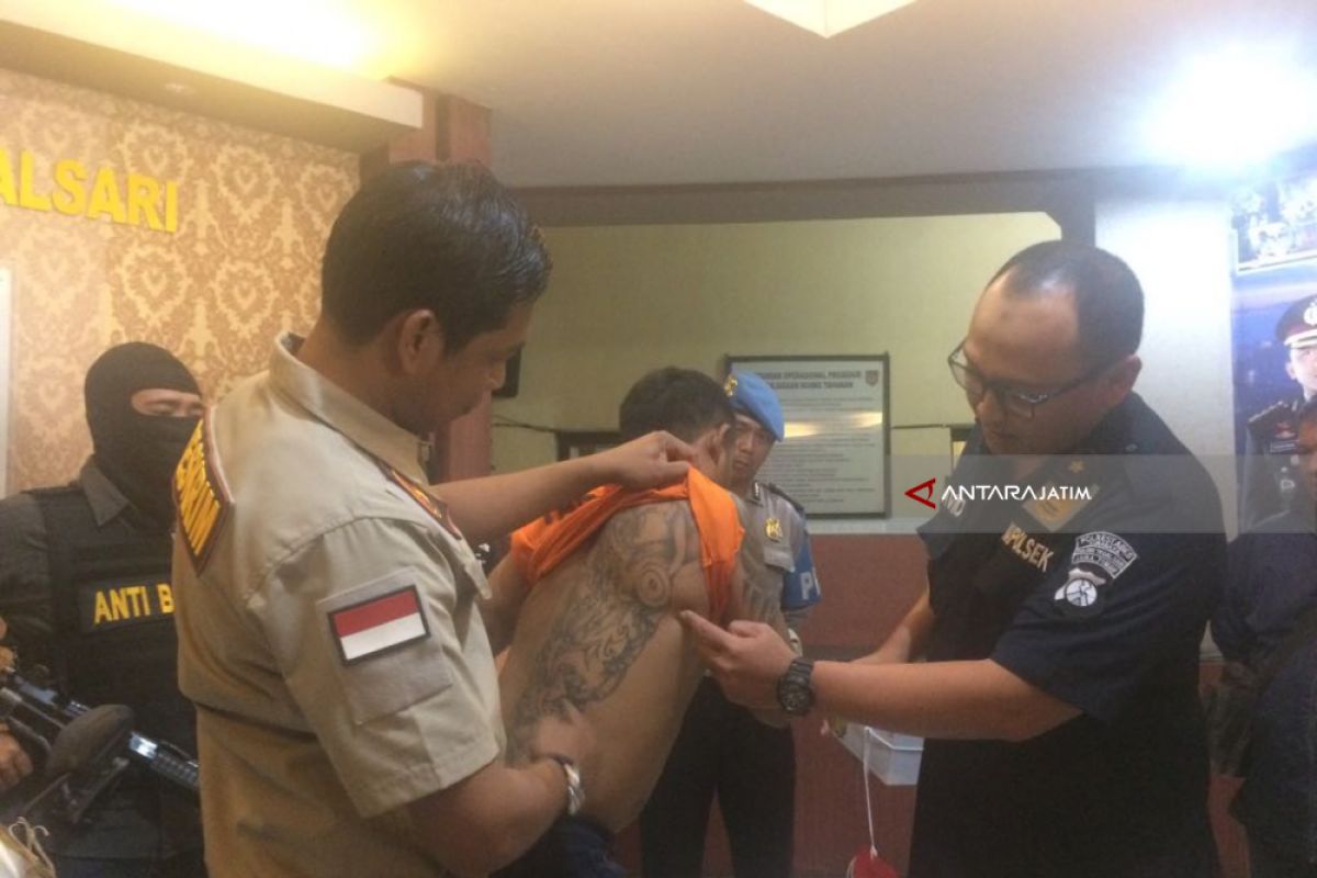 Polisi Lumpuhkan Penjambret di Surabaya