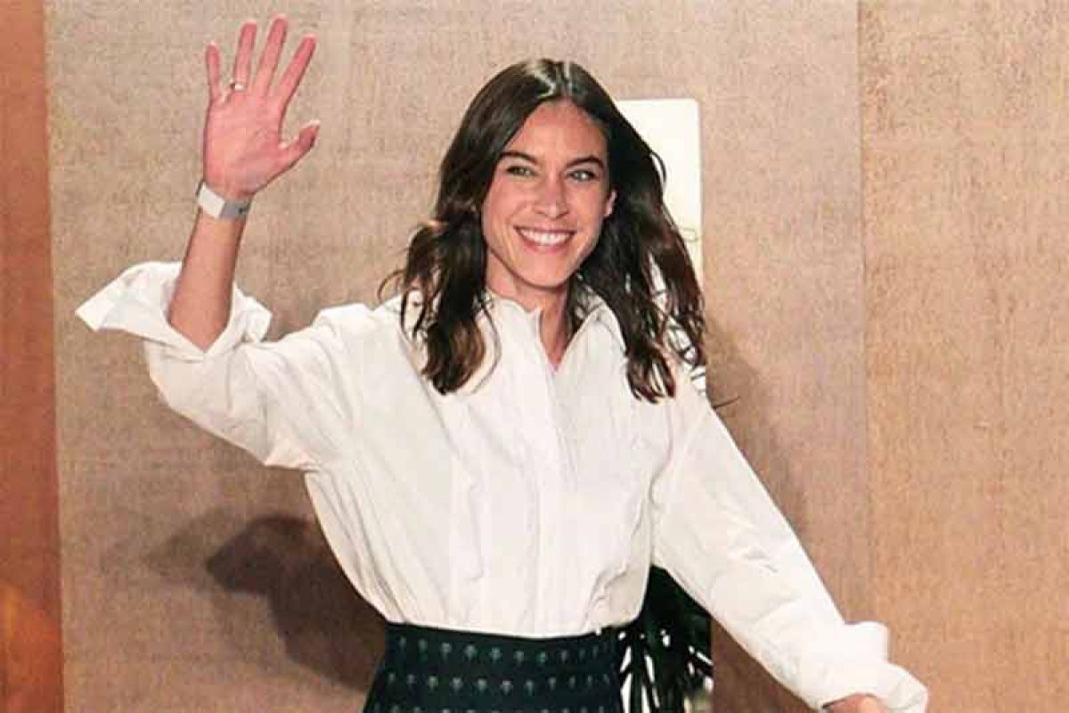 Model Alexa Chung debut di London Fashion Week