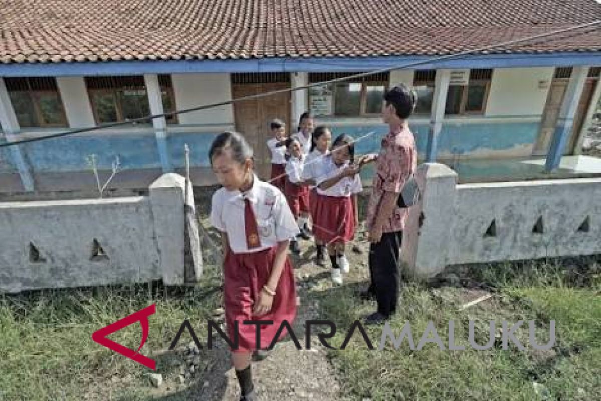 Tiga kecamatan di Ternate kurang guru