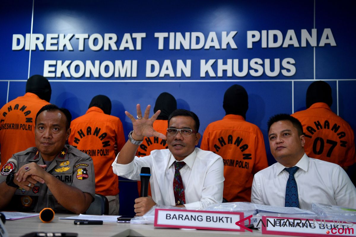 Tiga komputer induk disita polisi dari kantor PT SNP