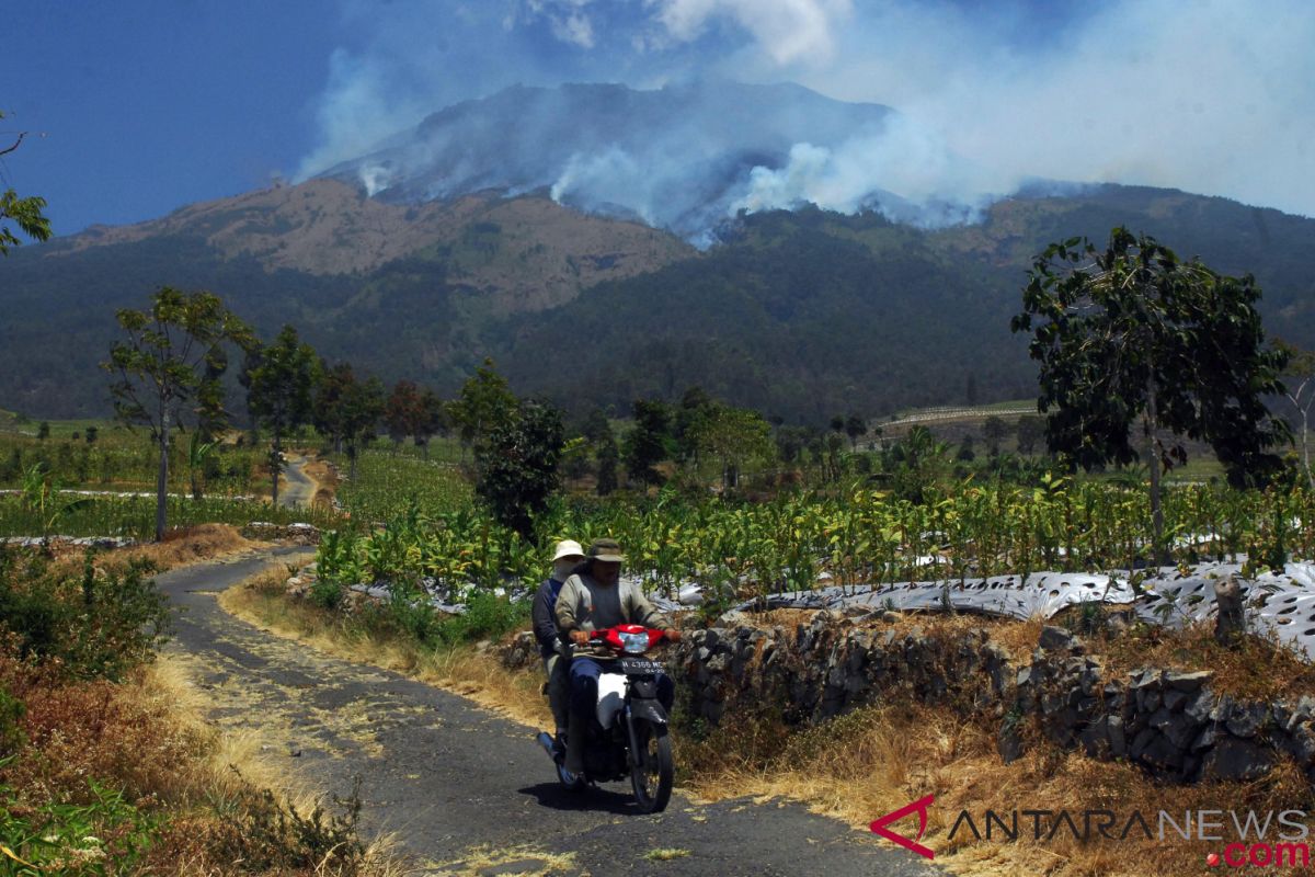 Helikopter belum bisa lepaskan bom air di Sindoro dan Sumbing