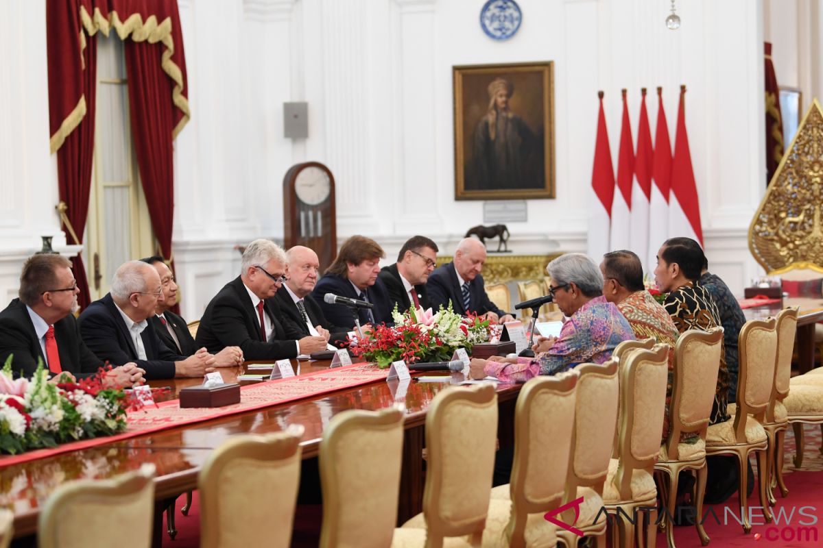 President Jokowi receives Czech senate delegation