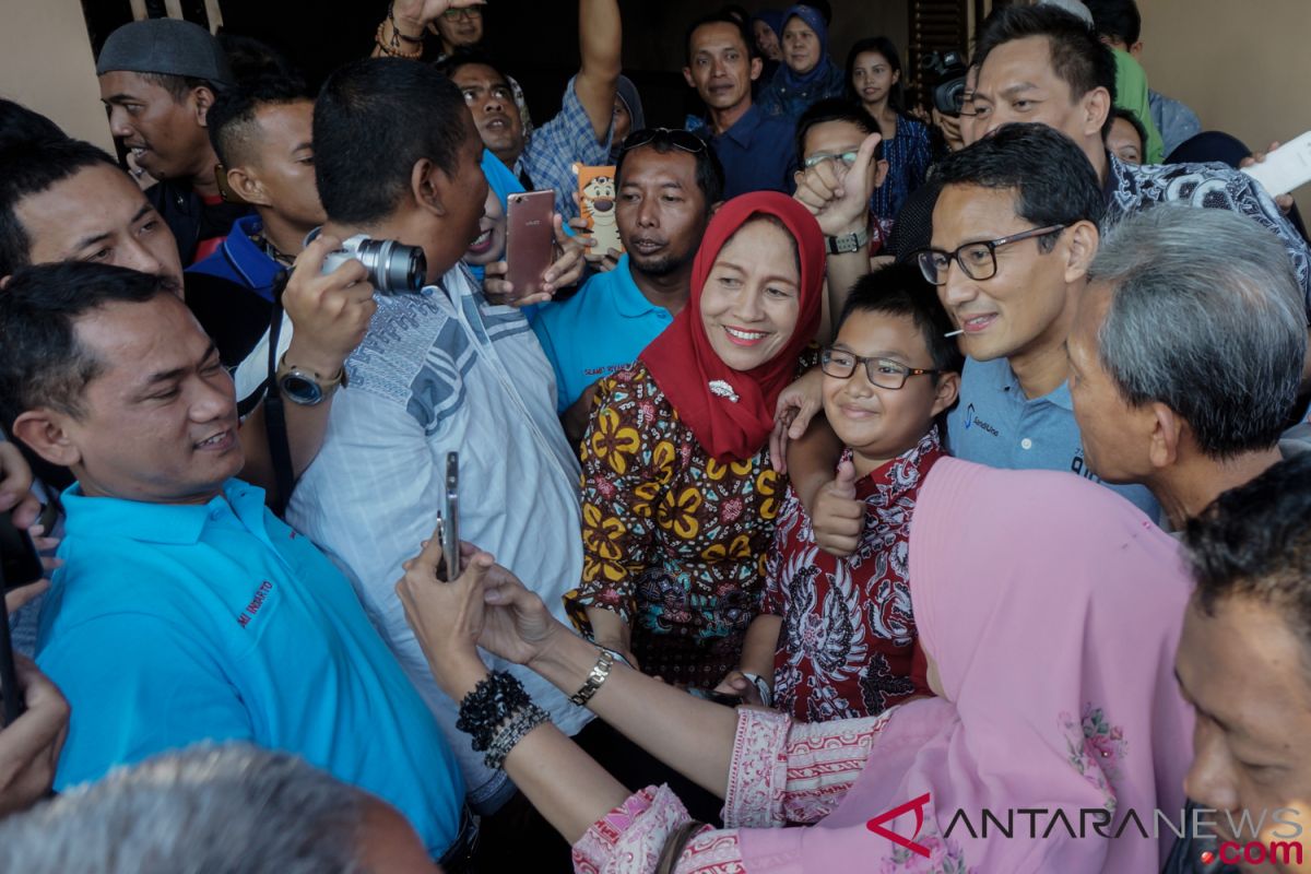 Sandiaga senam bersama ibu-ibu Sidoarjo