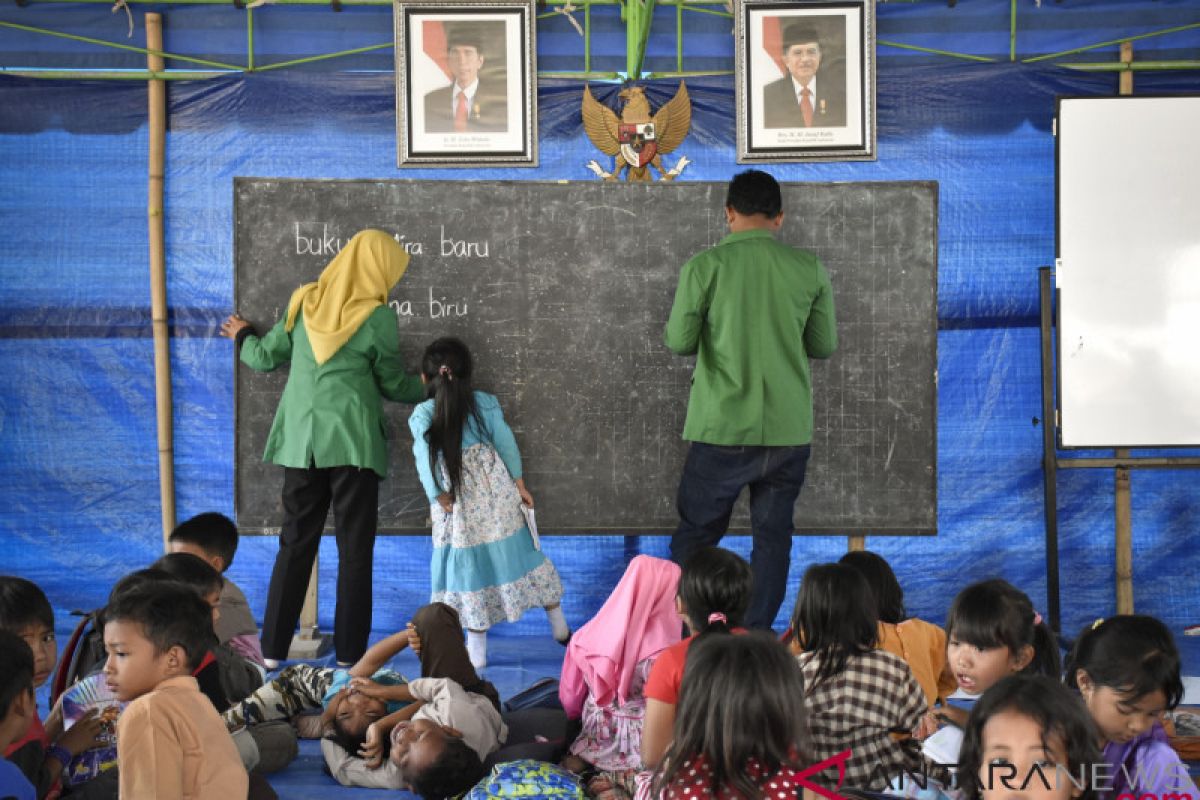 Iluni UI bangun sekolah tanggap bencana di Lombok