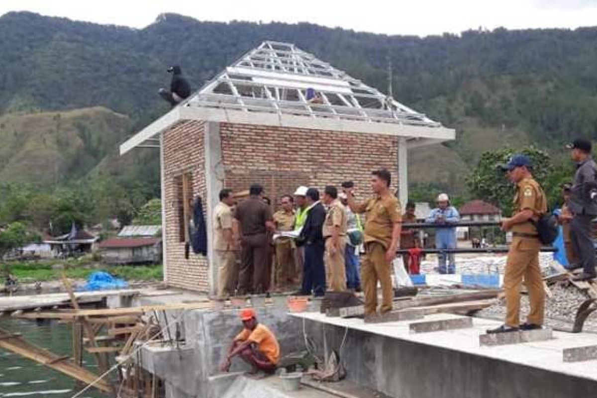 Bupati Samosir tinjau pembangunan Dermaga Ambarita