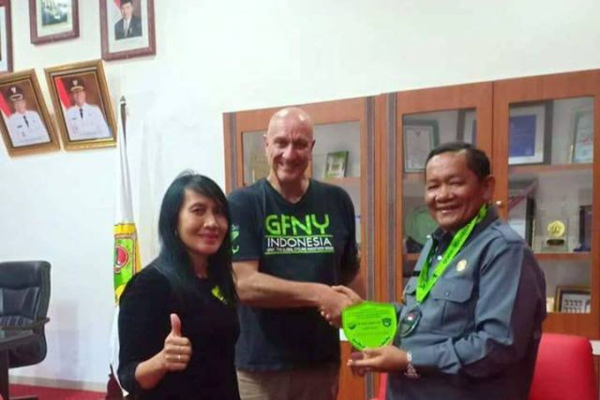 Bupati Samosir dapat penghargaan dari GFNY