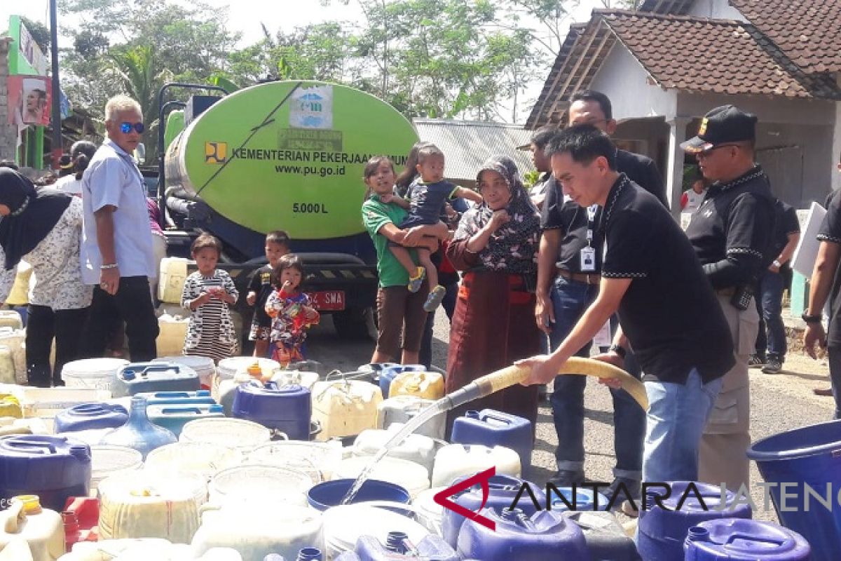 Distribusi air bersih di Temanggung terkendala armada