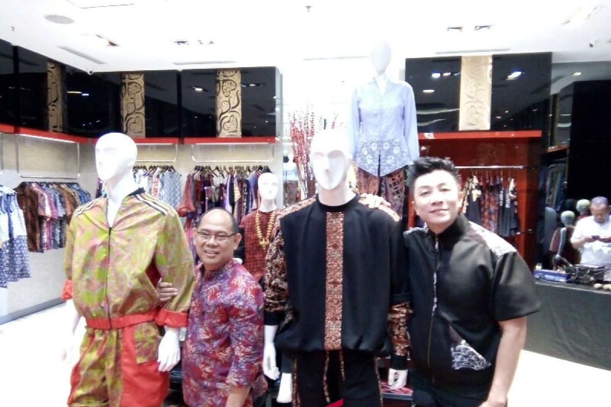 Desainer Malaysia Michael Ong luncurkan batik sporty untuk generasi muda