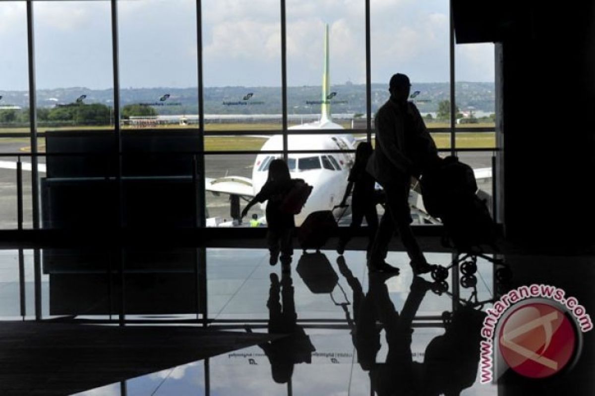 Penerbangan di Bandara Mamuju turun 37,56 persen