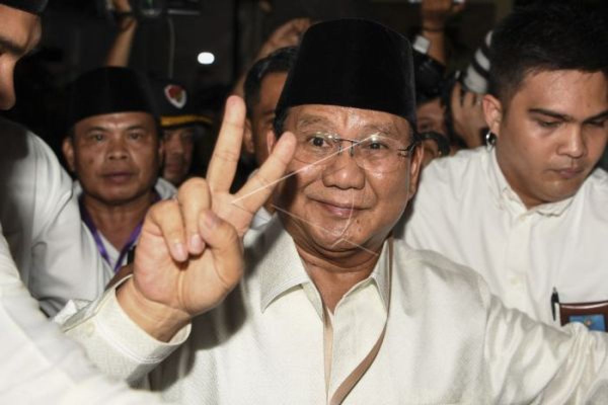 Prabowo Subianto persilakan relawannya galang dana