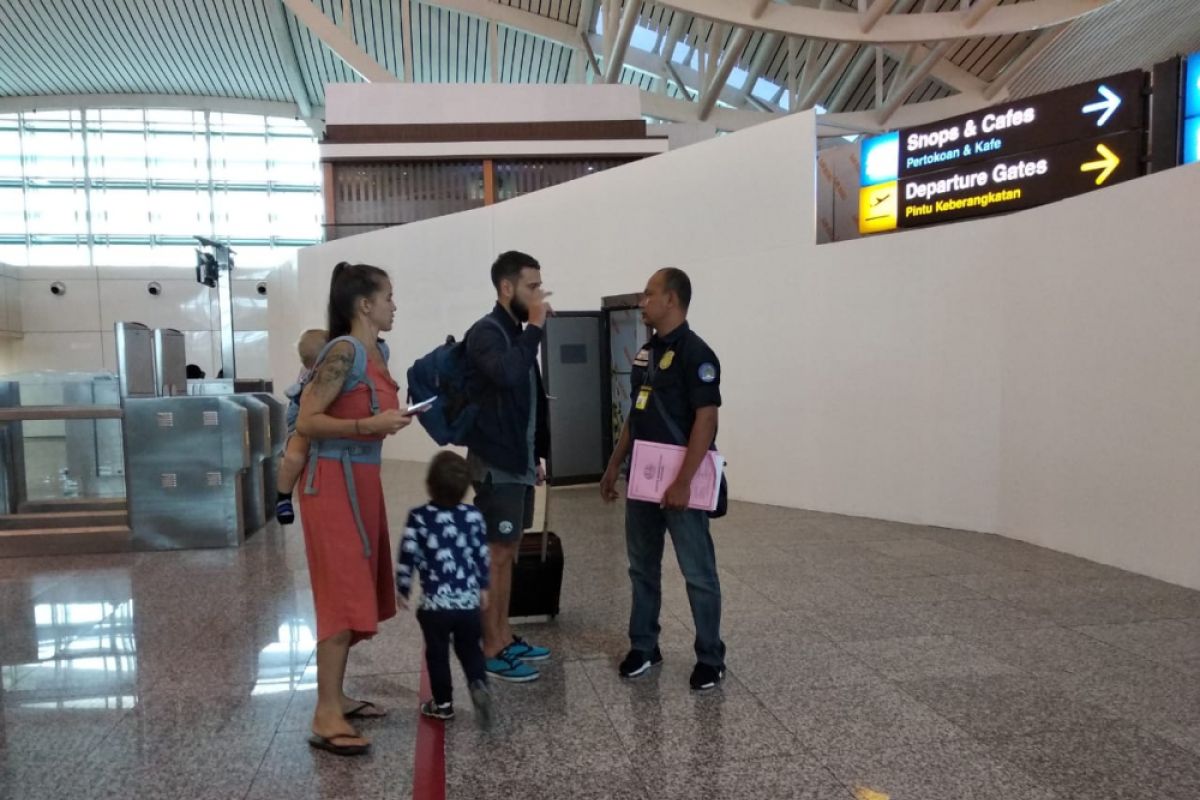 Imigrasi Denpasar deportasi empat warga Rusia