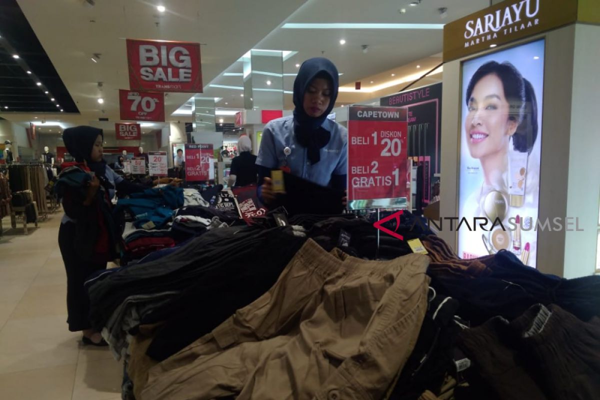 Transmart Palembang beri diskon hingga 70 persen