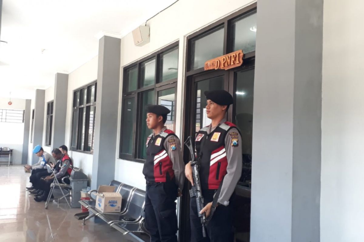 Polisi Geledah dan Sita Dokumen di Dispendik Jember Pasca OTT Pungli