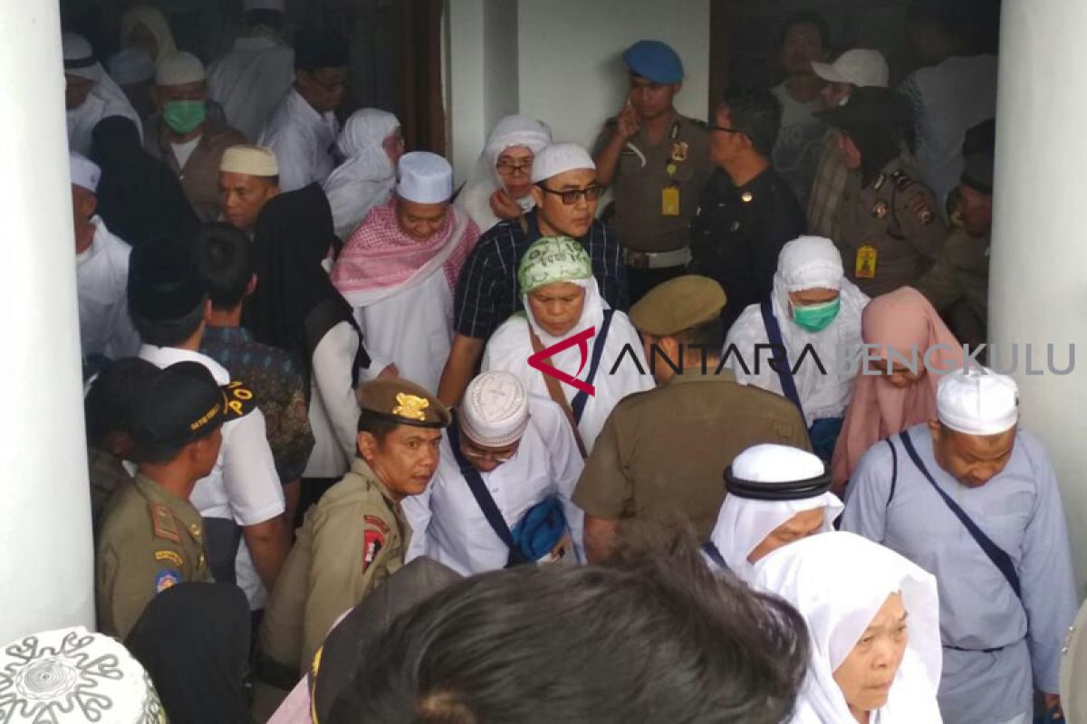 Bupati minta jamaah haji Rejang Lebong jadi teladan masyarakat