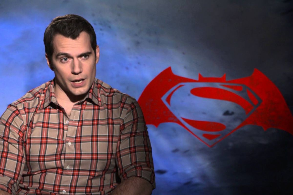 Henry Cavill Mundur Sebagai Superman