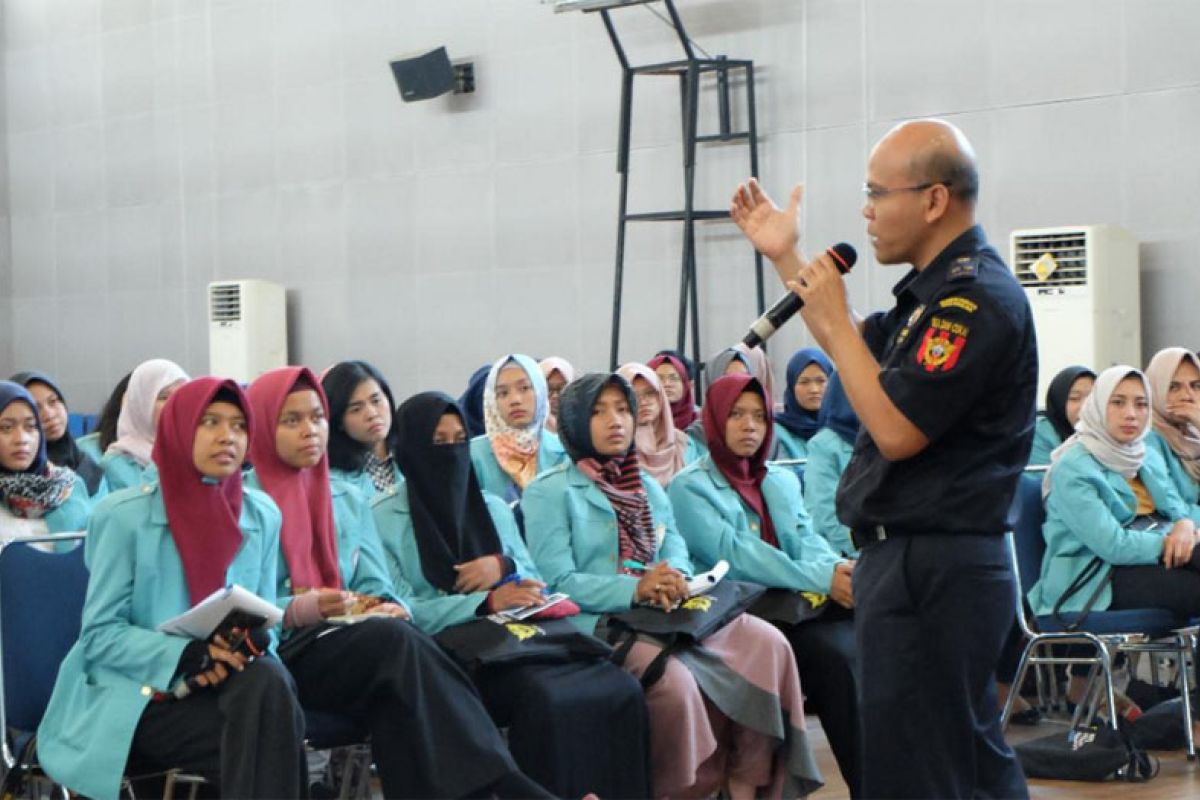 Mahasiswa UNS perkaya wawasan kepabeanan dan cukai