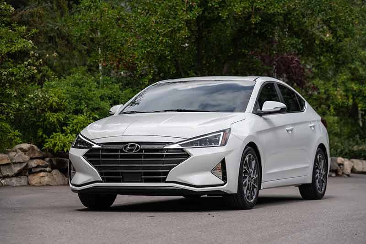 Hyundai umumkan harga sedan Elantra 2019