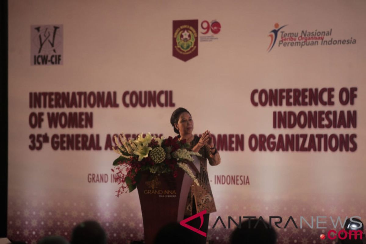 Minister proud of one thousand women organizations in Indonesia