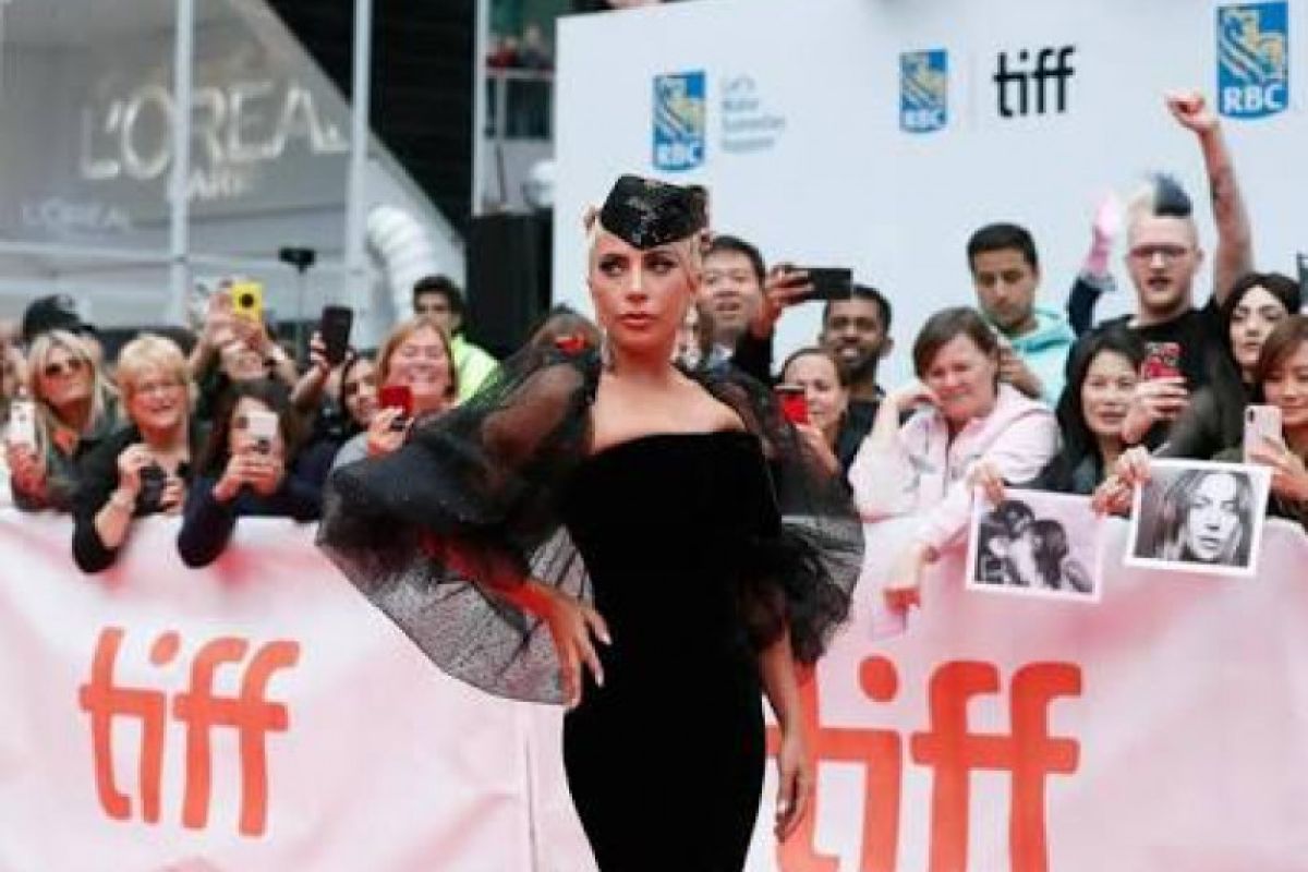 Aktingnya Dipuji, Lady Gaga Meneteskan Air Mata