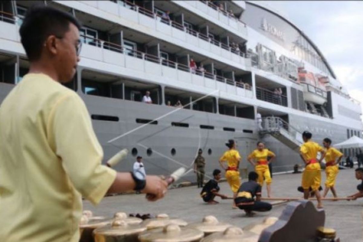 Kapal pesiar MV L'Austral singgah di Pelabuhan Jayapura