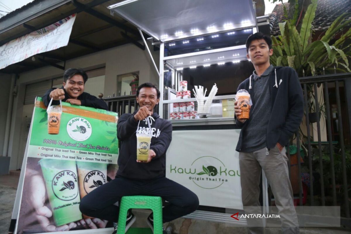 Mahasiswa UMM Sukses Kembangkan Minuman Kaw Kaw Thai Tea