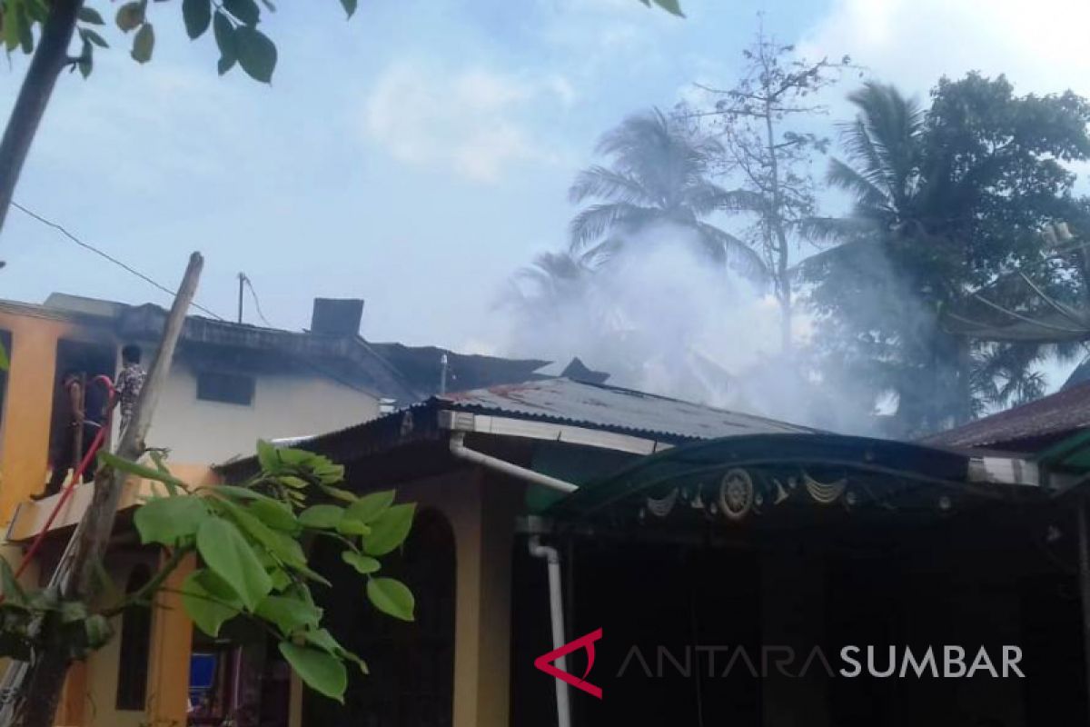 Jumat sore, empat rumah warga di Solok terbakar