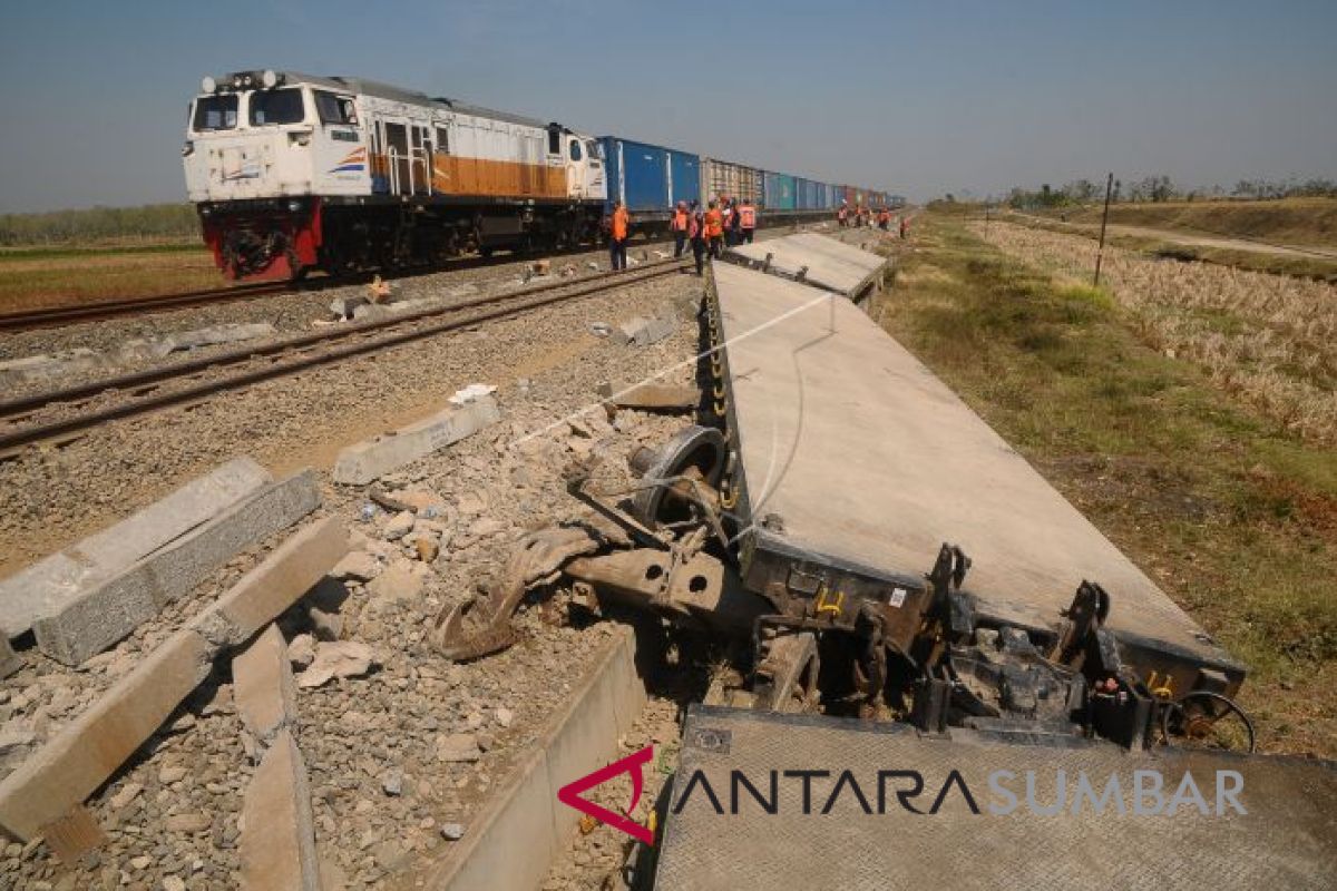 Niat hindari orang gila, Jelita tewas disambar kereta api