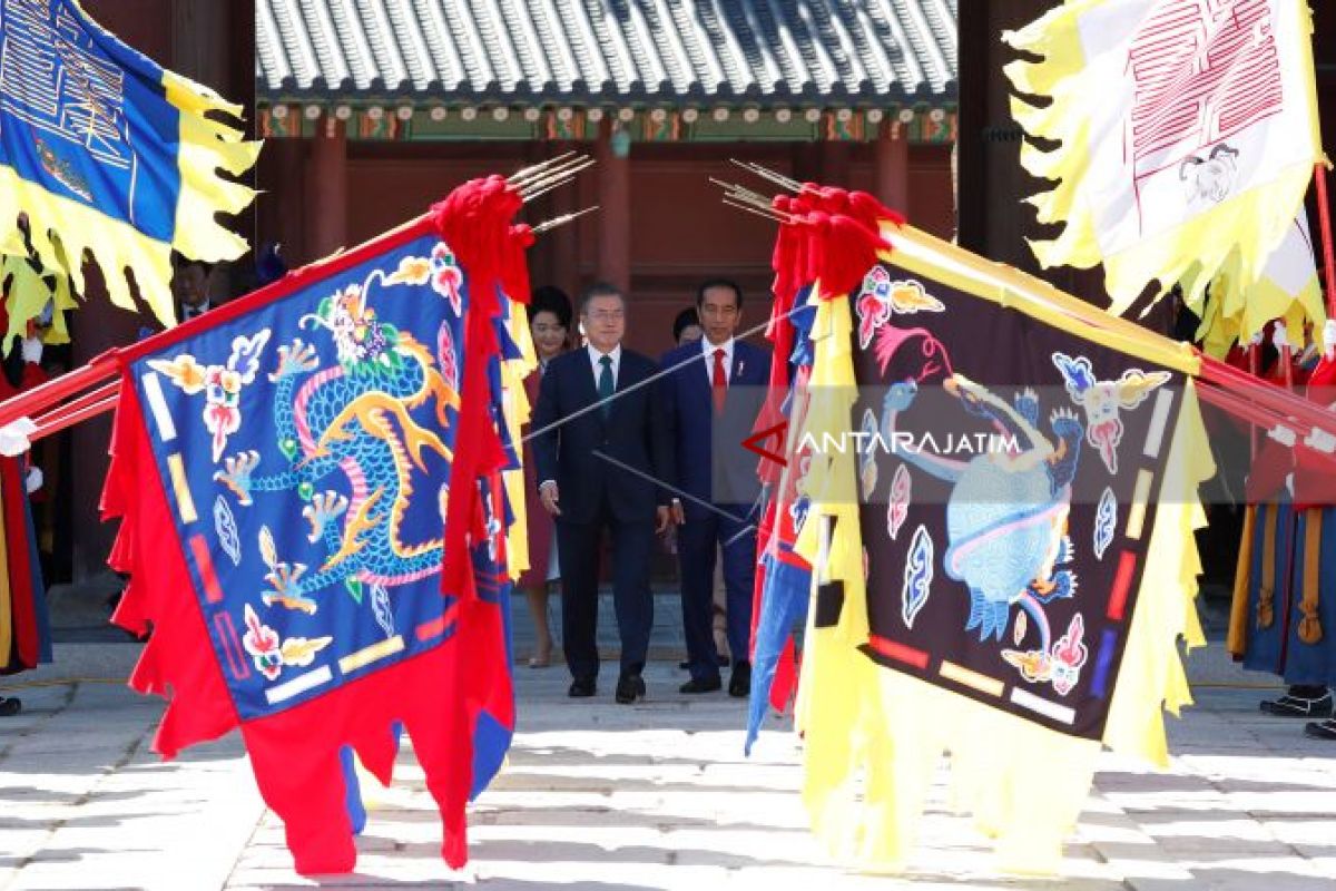 President Jokowi Arrives in Seoul