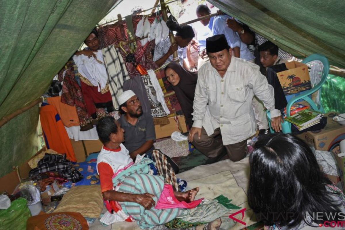 Bersama Titiek Soeharto, Prabowo kunjungi pengungsi Lombok