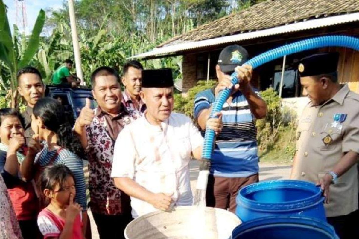 Warga Lampung Selatan Dapat Bantuan Air Bersih