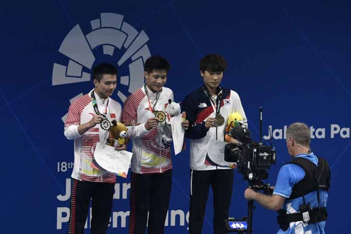 Semua Medali emas loncat indah diborong China