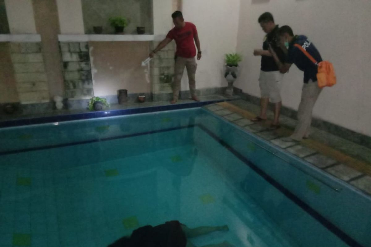 Polisi ungkap mayat dalam kolam rumah mewah