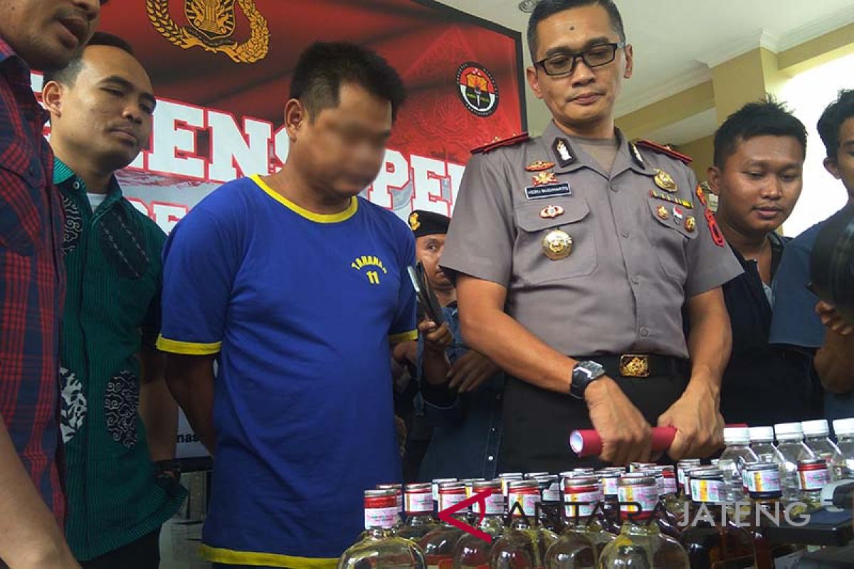 Pengedar minuman beralkohol palsu di Banyumas diringkus