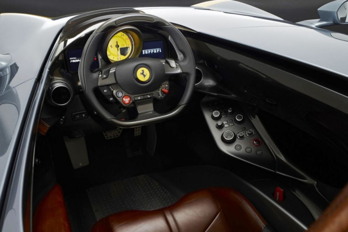 Ferrari luncurkan supercar satu penumpang Monza SP1