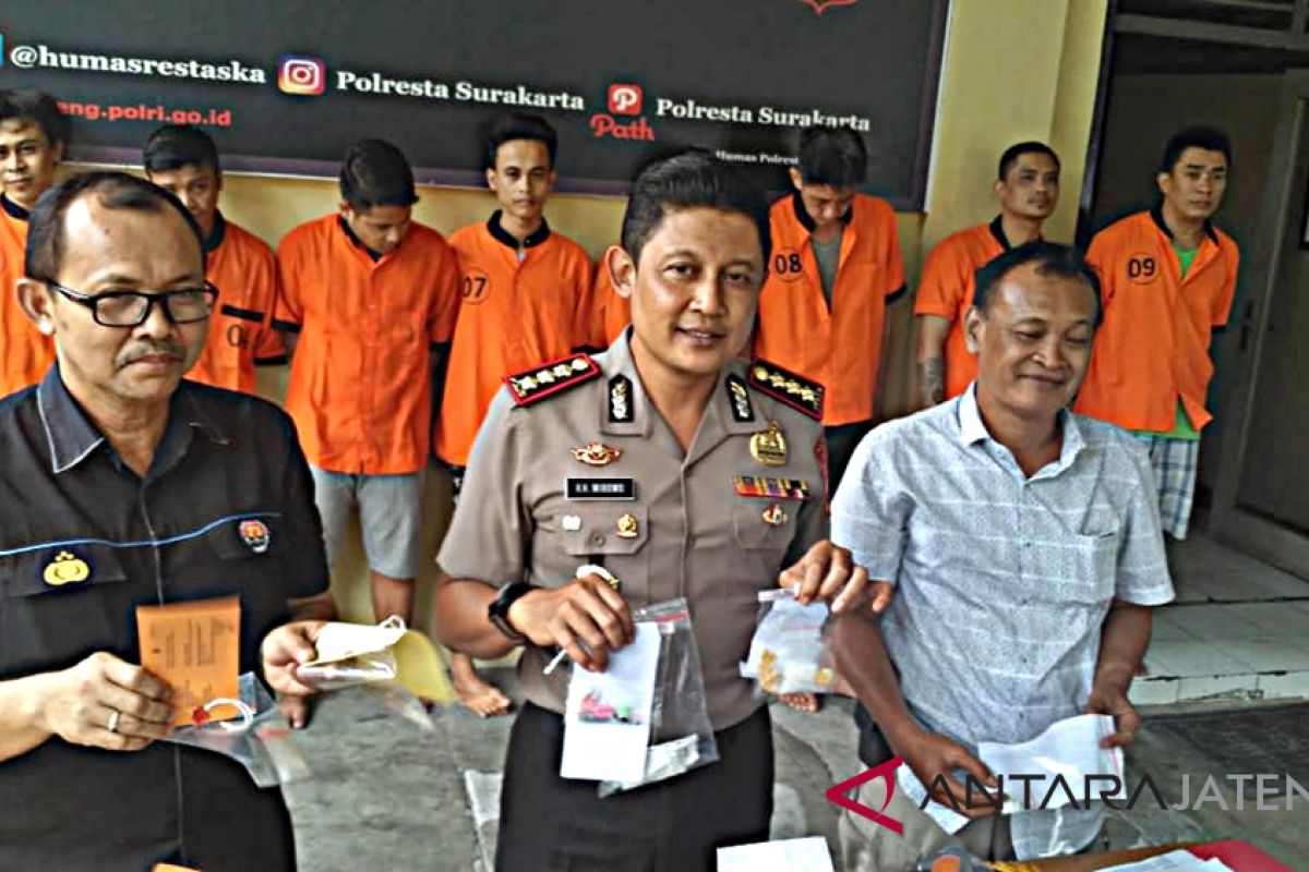 Konsumsi sabu-sabu, 12 warga diperiksa polisi