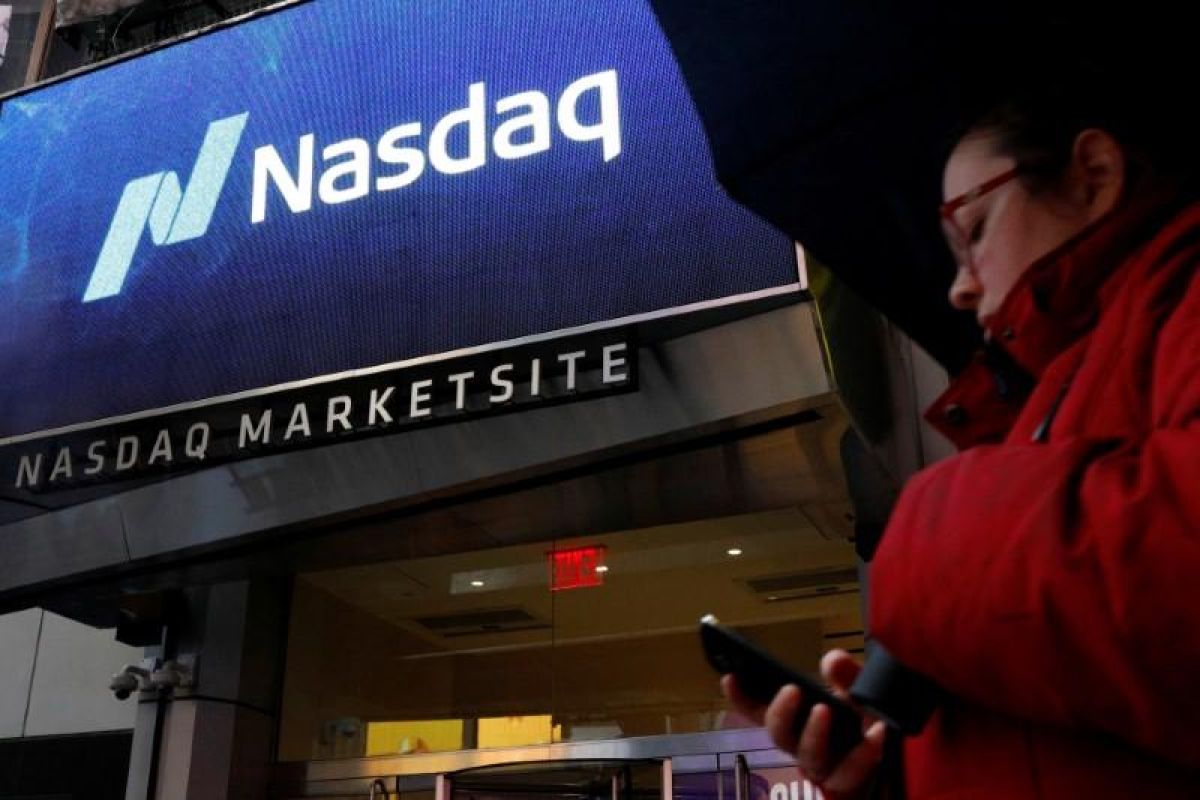 Indeks Nasdaq naik, dorong Wall Street ditutup bervariasi