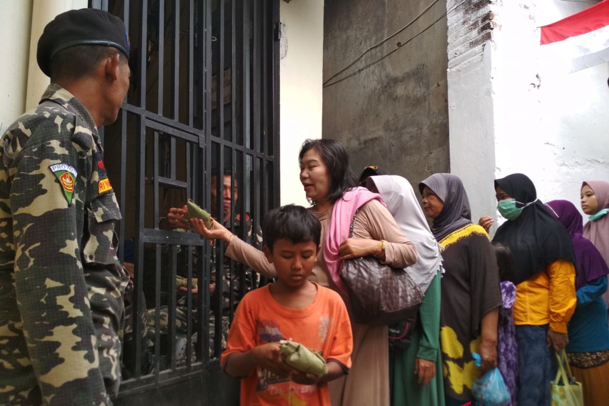Nasi uyah asem, nasi berkat yang diminati ribuan warga (VIDEO)